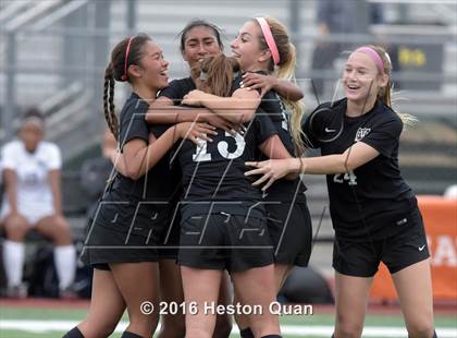 Thumbnail 3 in Palos Verdes vs. Northwood (CIF-SS D2 Final) photogallery.