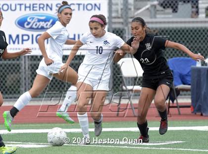 Thumbnail 2 in Palos Verdes vs. Northwood (CIF-SS D2 Final) photogallery.