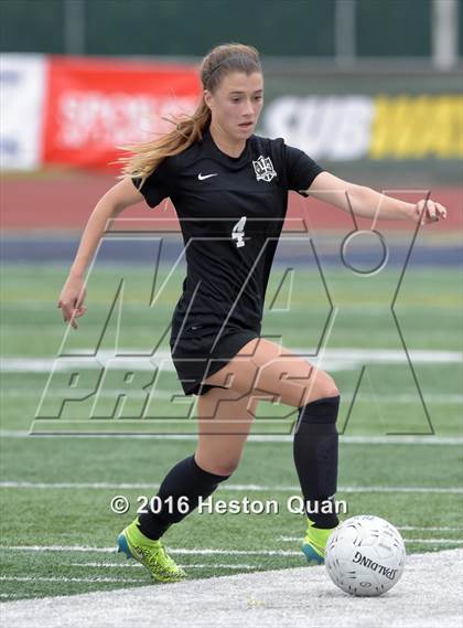 Thumbnail 2 in Palos Verdes vs. Northwood (CIF-SS D2 Final) photogallery.