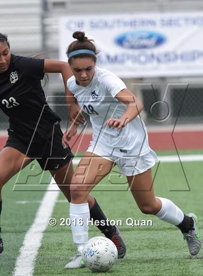 Thumbnail 1 in Palos Verdes vs. Northwood (CIF-SS D2 Final) photogallery.