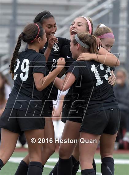 Thumbnail 1 in Palos Verdes vs. Northwood (CIF-SS D2 Final) photogallery.