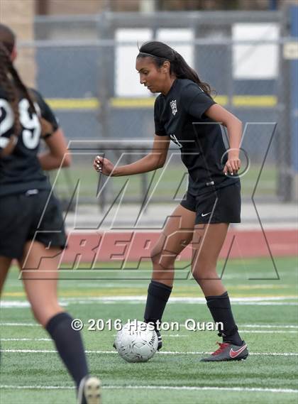 Thumbnail 2 in Palos Verdes vs. Northwood (CIF-SS D2 Final) photogallery.