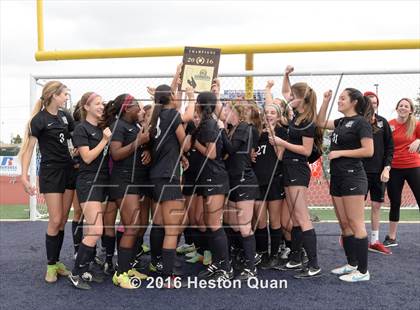 Thumbnail 3 in Palos Verdes vs. Northwood (CIF-SS D2 Final) photogallery.