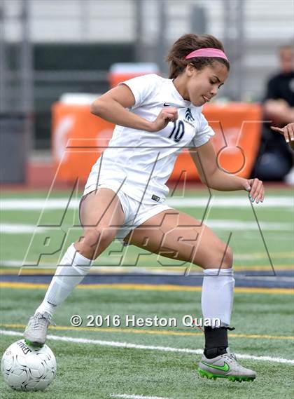 Thumbnail 2 in Palos Verdes vs. Northwood (CIF-SS D2 Final) photogallery.