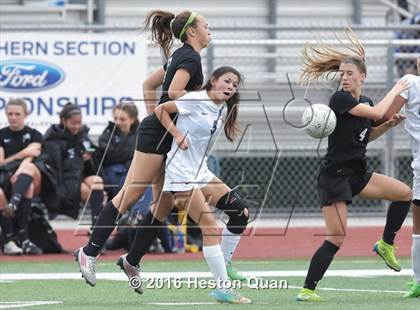Thumbnail 1 in Palos Verdes vs. Northwood (CIF-SS D2 Final) photogallery.