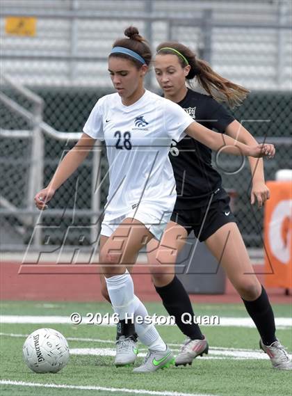 Thumbnail 1 in Palos Verdes vs. Northwood (CIF-SS D2 Final) photogallery.