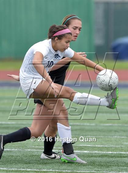 Thumbnail 3 in Palos Verdes vs. Northwood (CIF-SS D2 Final) photogallery.