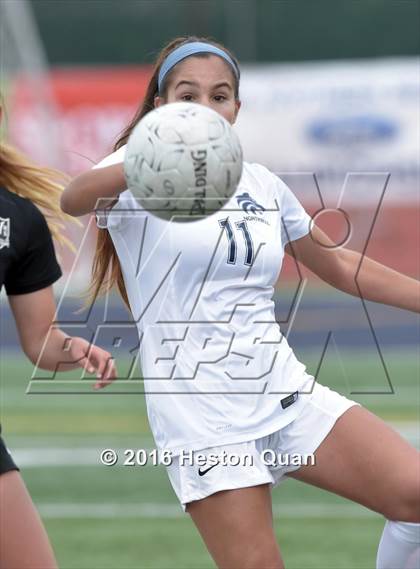 Thumbnail 2 in Palos Verdes vs. Northwood (CIF-SS D2 Final) photogallery.