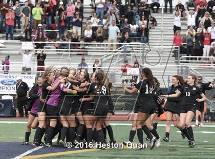 Thumbnail 1 in Palos Verdes vs. Northwood (CIF-SS D2 Final) photogallery.