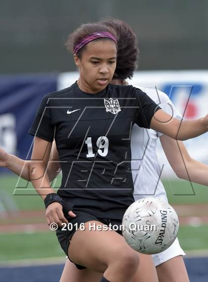 Thumbnail 2 in Palos Verdes vs. Northwood (CIF-SS D2 Final) photogallery.
