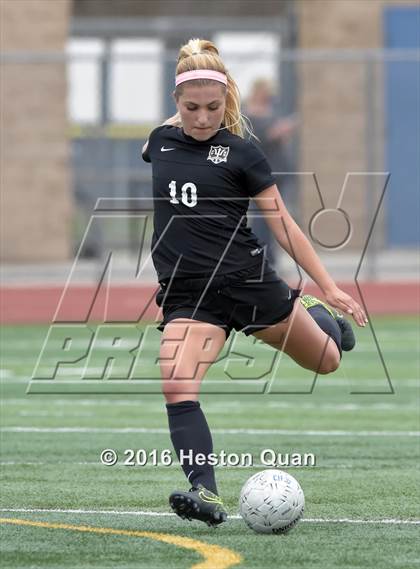 Thumbnail 3 in Palos Verdes vs. Northwood (CIF-SS D2 Final) photogallery.