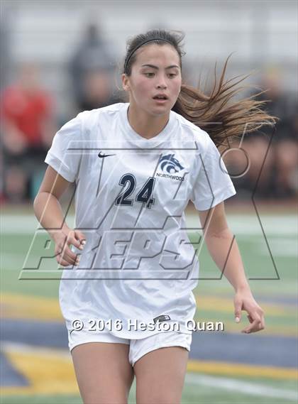 Thumbnail 2 in Palos Verdes vs. Northwood (CIF-SS D2 Final) photogallery.