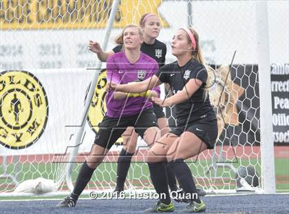 Thumbnail 2 in Palos Verdes vs. Northwood (CIF-SS D2 Final) photogallery.