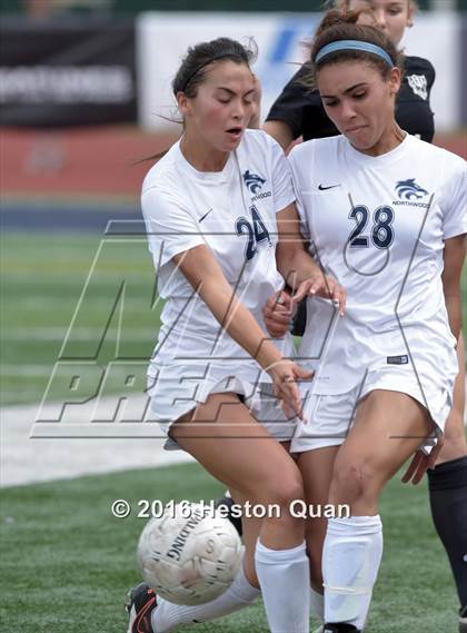 Thumbnail 1 in Palos Verdes vs. Northwood (CIF-SS D2 Final) photogallery.