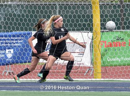 Thumbnail 1 in Palos Verdes vs. Northwood (CIF-SS D2 Final) photogallery.