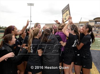 Thumbnail 2 in Palos Verdes vs. Northwood (CIF-SS D2 Final) photogallery.