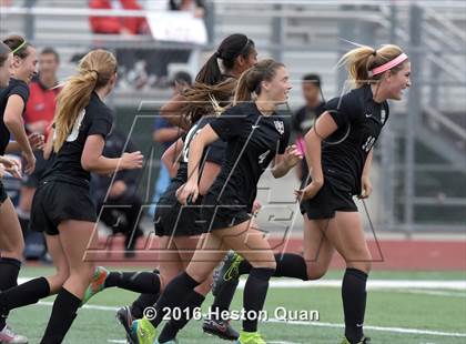 Thumbnail 1 in Palos Verdes vs. Northwood (CIF-SS D2 Final) photogallery.