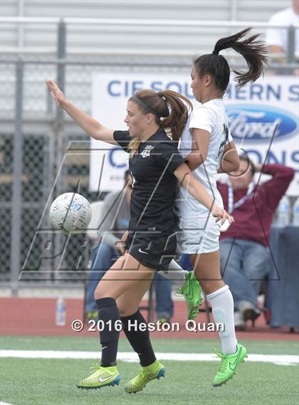 Thumbnail 2 in Palos Verdes vs. Northwood (CIF-SS D2 Final) photogallery.