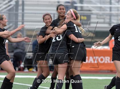 Thumbnail 3 in Palos Verdes vs. Northwood (CIF-SS D2 Final) photogallery.