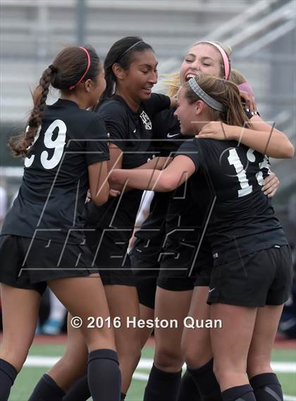 Thumbnail 3 in Palos Verdes vs. Northwood (CIF-SS D2 Final) photogallery.