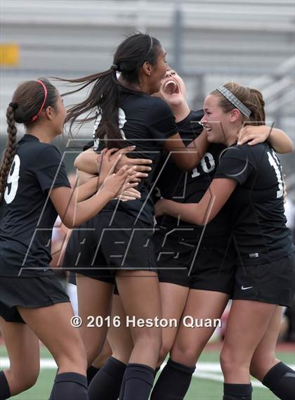 Thumbnail 3 in Palos Verdes vs. Northwood (CIF-SS D2 Final) photogallery.