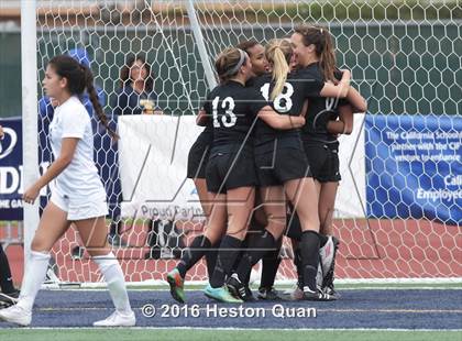 Thumbnail 3 in Palos Verdes vs. Northwood (CIF-SS D2 Final) photogallery.