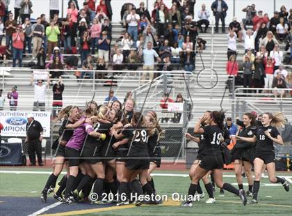 Thumbnail 3 in Palos Verdes vs. Northwood (CIF-SS D2 Final) photogallery.