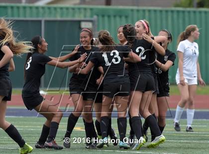 Thumbnail 2 in Palos Verdes vs. Northwood (CIF-SS D2 Final) photogallery.