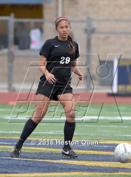 Thumbnail 2 in Palos Verdes vs. Northwood (CIF-SS D2 Final) photogallery.