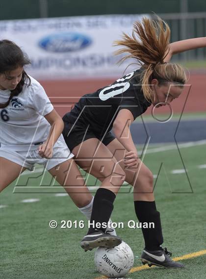 Thumbnail 3 in Palos Verdes vs. Northwood (CIF-SS D2 Final) photogallery.