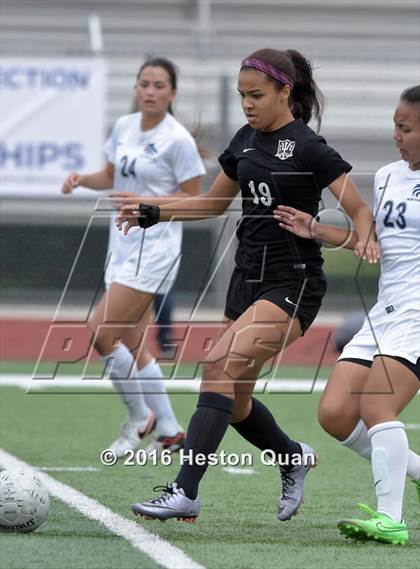 Thumbnail 2 in Palos Verdes vs. Northwood (CIF-SS D2 Final) photogallery.
