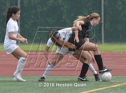 Thumbnail 2 in Palos Verdes vs. Northwood (CIF-SS D2 Final) photogallery.