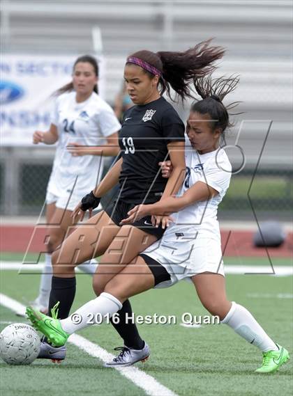 Thumbnail 3 in Palos Verdes vs. Northwood (CIF-SS D2 Final) photogallery.