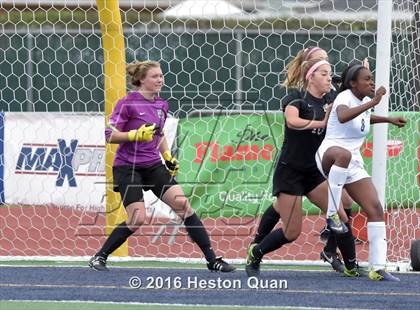 Thumbnail 2 in Palos Verdes vs. Northwood (CIF-SS D2 Final) photogallery.