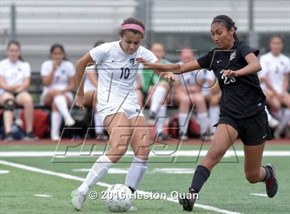 Thumbnail 3 in Palos Verdes vs. Northwood (CIF-SS D2 Final) photogallery.