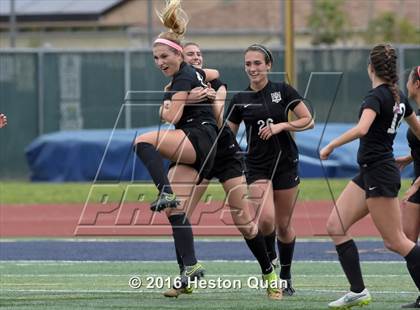 Thumbnail 1 in Palos Verdes vs. Northwood (CIF-SS D2 Final) photogallery.