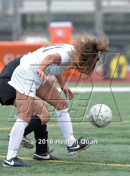 Thumbnail 2 in Palos Verdes vs. Northwood (CIF-SS D2 Final) photogallery.