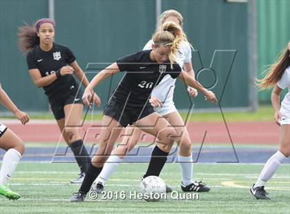 Thumbnail 2 in Palos Verdes vs. Northwood (CIF-SS D2 Final) photogallery.