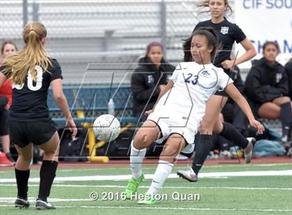 Thumbnail 1 in Palos Verdes vs. Northwood (CIF-SS D2 Final) photogallery.