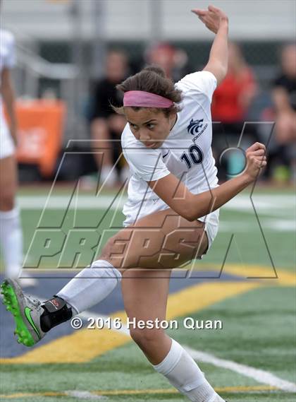 Thumbnail 2 in Palos Verdes vs. Northwood (CIF-SS D2 Final) photogallery.