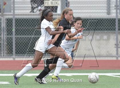 Thumbnail 2 in Palos Verdes vs. Northwood (CIF-SS D2 Final) photogallery.
