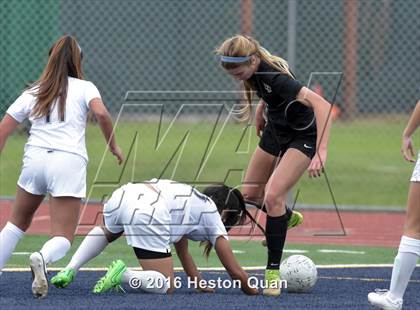 Thumbnail 2 in Palos Verdes vs. Northwood (CIF-SS D2 Final) photogallery.