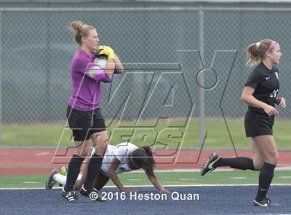 Thumbnail 3 in Palos Verdes vs. Northwood (CIF-SS D2 Final) photogallery.