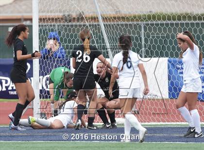 Thumbnail 1 in Palos Verdes vs. Northwood (CIF-SS D2 Final) photogallery.