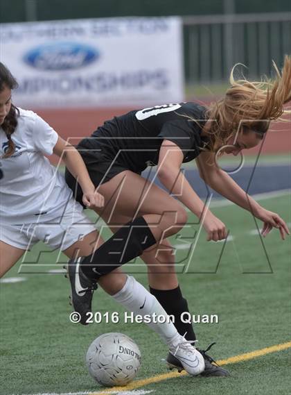 Thumbnail 1 in Palos Verdes vs. Northwood (CIF-SS D2 Final) photogallery.
