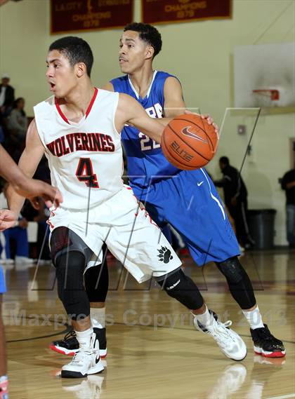 Thumbnail 2 in Harvard-Westlake vs. Serra (Fairfax State Preview) photogallery.