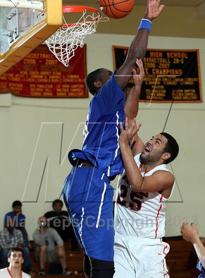 Thumbnail 1 in Harvard-Westlake vs. Serra (Fairfax State Preview) photogallery.