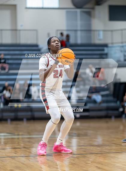 Thumbnail 1 in Long County vs. Warner Robins (HOCO Bear Brawl) photogallery.