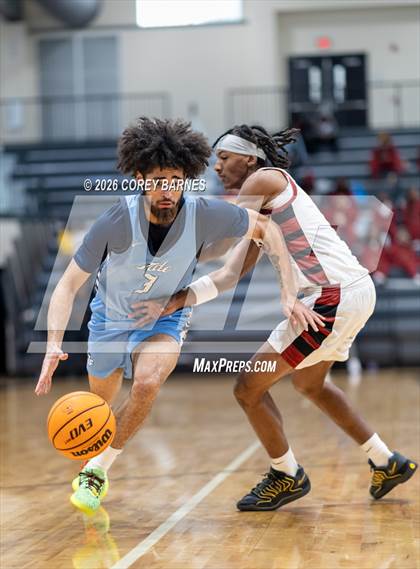 Thumbnail 3 in Long County vs. Warner Robins (HOCO Bear Brawl) photogallery.