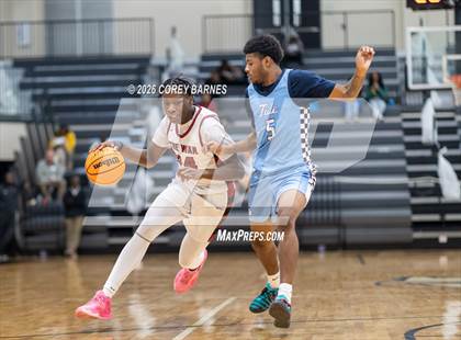 Thumbnail 1 in Long County vs. Warner Robins (HOCO Bear Brawl) photogallery.